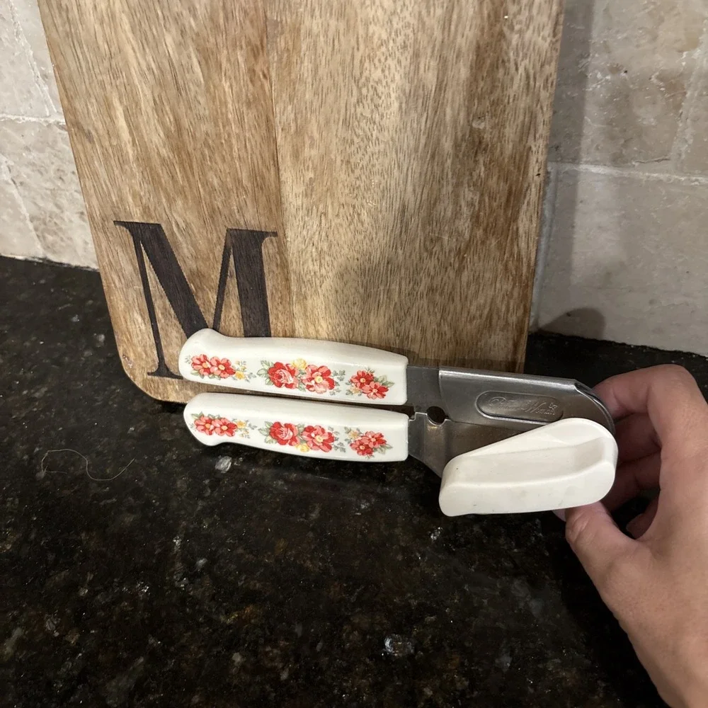 Pioneer Woman Manual Can Opener Cottagecore Floral Stainless Steel White MINT